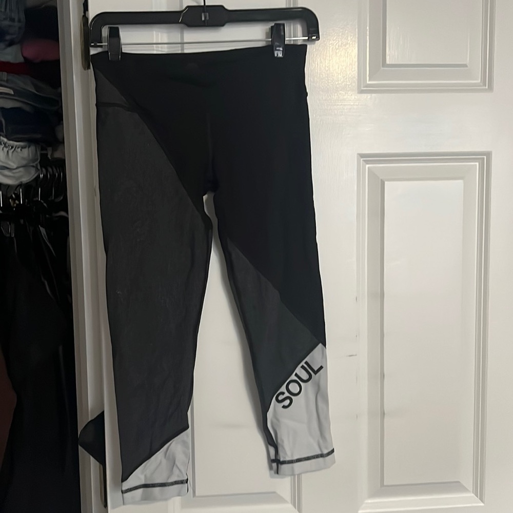 S SoulCycle Geometric Black Grey White 3/4 length legging